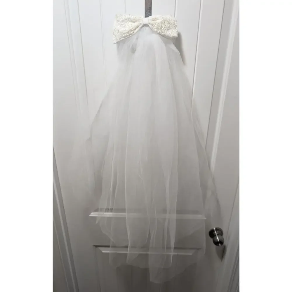 Crocheted Floral Beaded Bow Lace Wedding Veil 35 Inch